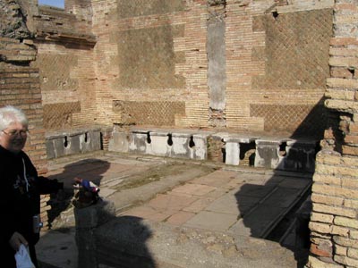 ancient-commodes.jpg