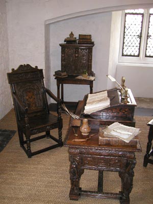 tower-of-london-six-office-inside-tower-3-22-2002.jpg